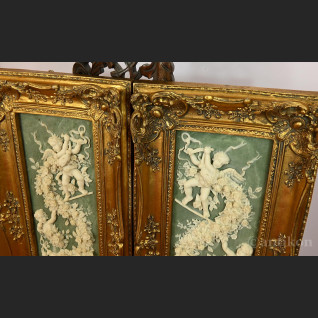 Reliefy z aniołkami w złotej ramie 