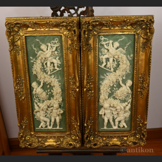 Reliefy z aniołkami w złotej ramie 