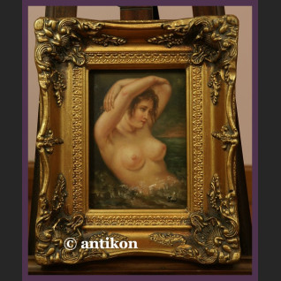 PIEKNY AKT MŁODEJ KOBIETY