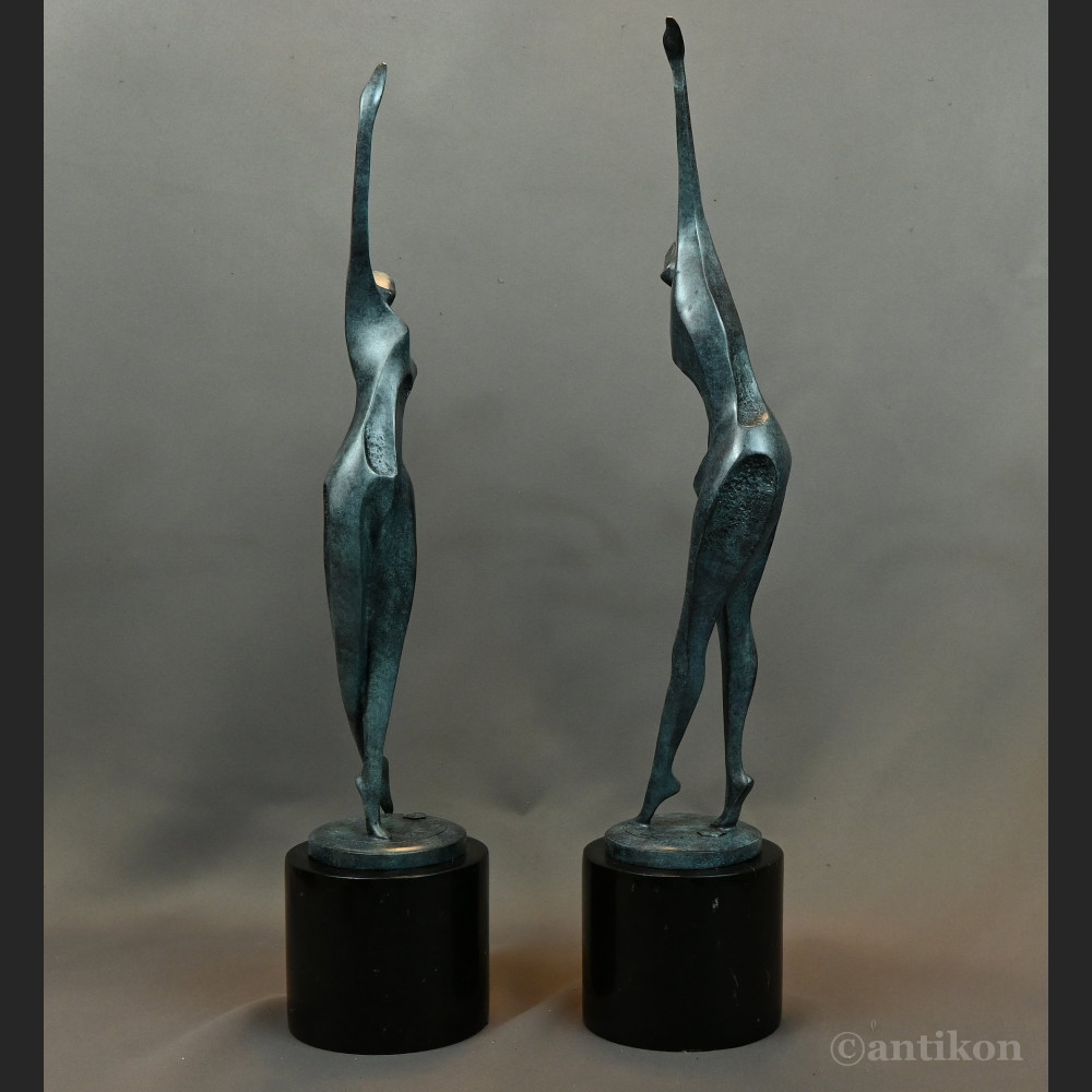 Para tancerzy modernistyczne rzeźby 