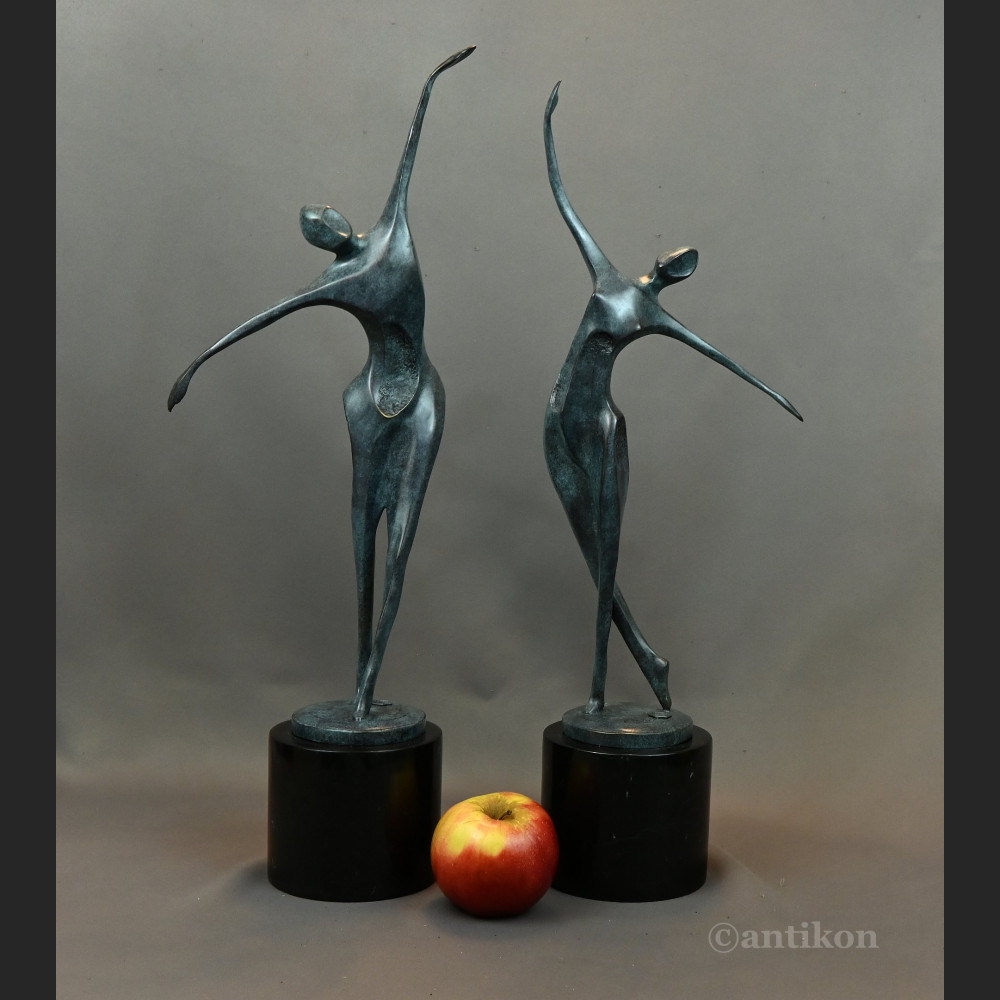 Para tancerzy modernistyczne rzeźby 