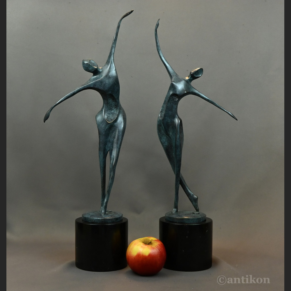 Para tancerzy modernistyczne rzeźby 