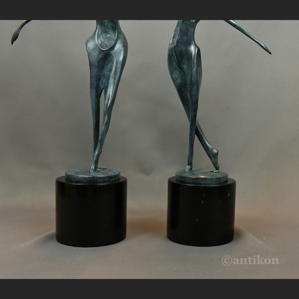 Para tancerzy modernistyczne rzeźby 