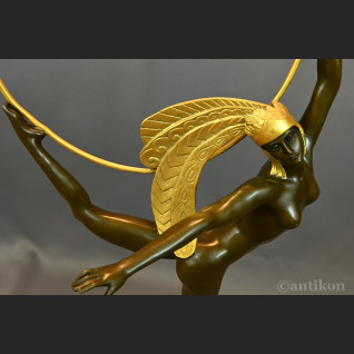 Rzeźba Tancerka w złotym pióropuszu art deco 