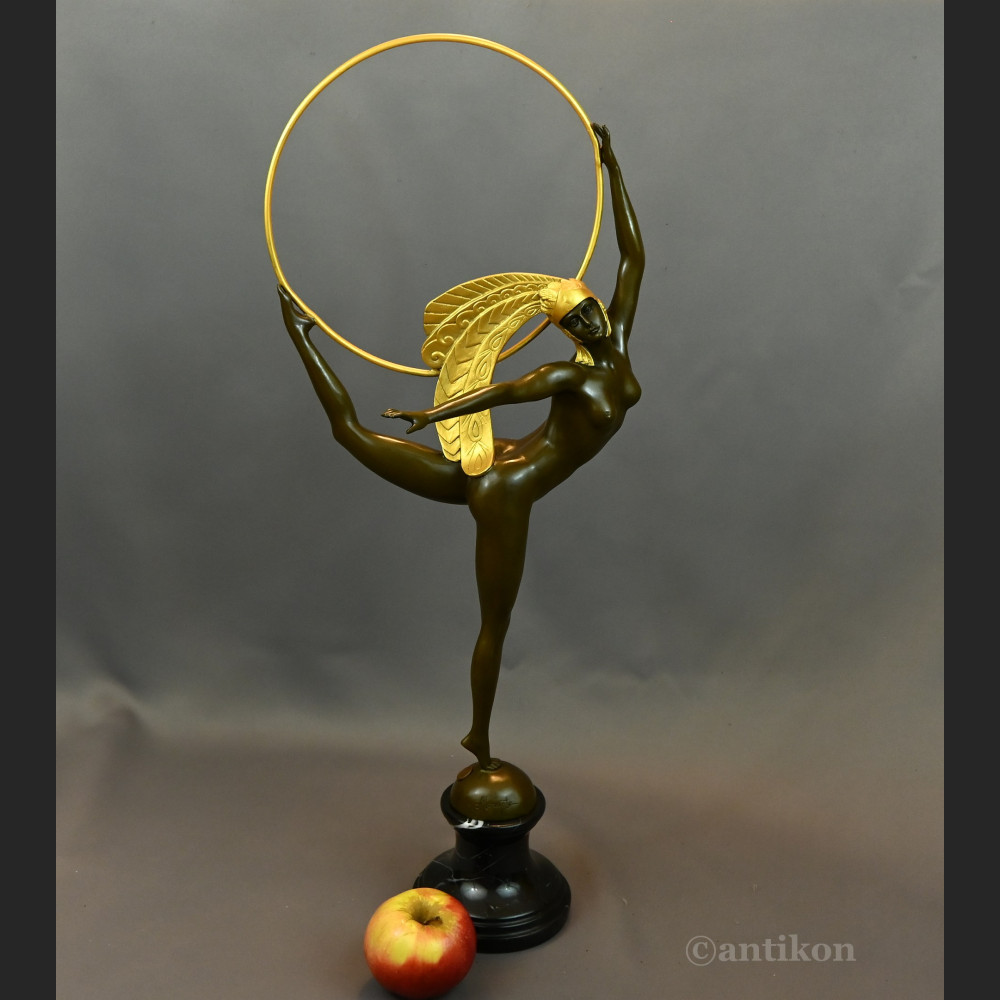 Rzeźba Tancerka w złotym pióropuszu art deco 