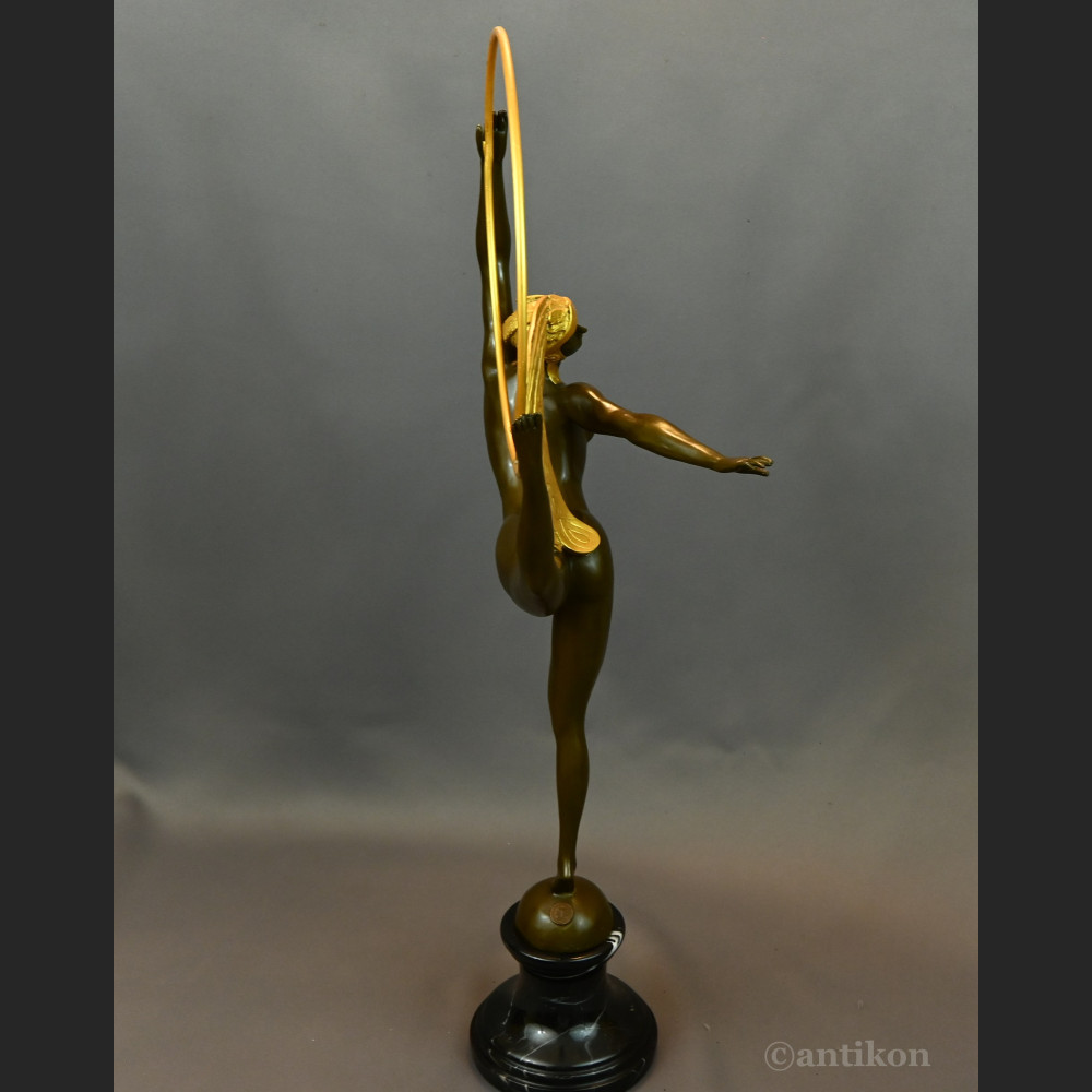 Rzeźba Tancerka w złotym pióropuszu art deco 