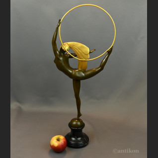 Rzeźba Tancerka w złotym pióropuszu art deco 