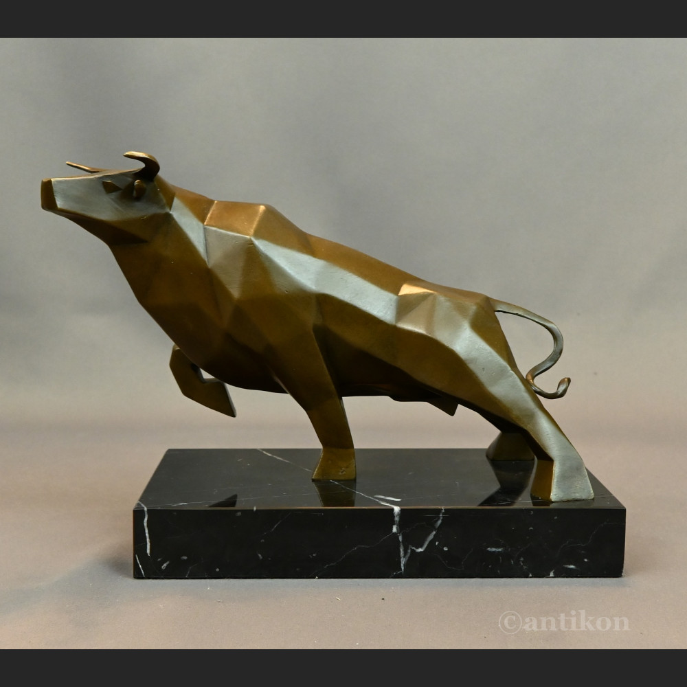 Duży kubistyczny byk w stylu Picassa rzeźba 