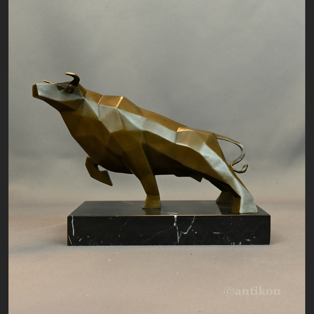 Duży kubistyczny byk w stylu Picassa rzeźba 