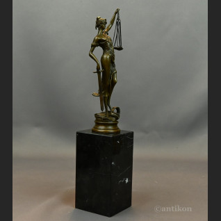 Temida rzeźba prezent dla prawnika Temida rzeźba prezent dla prawnika