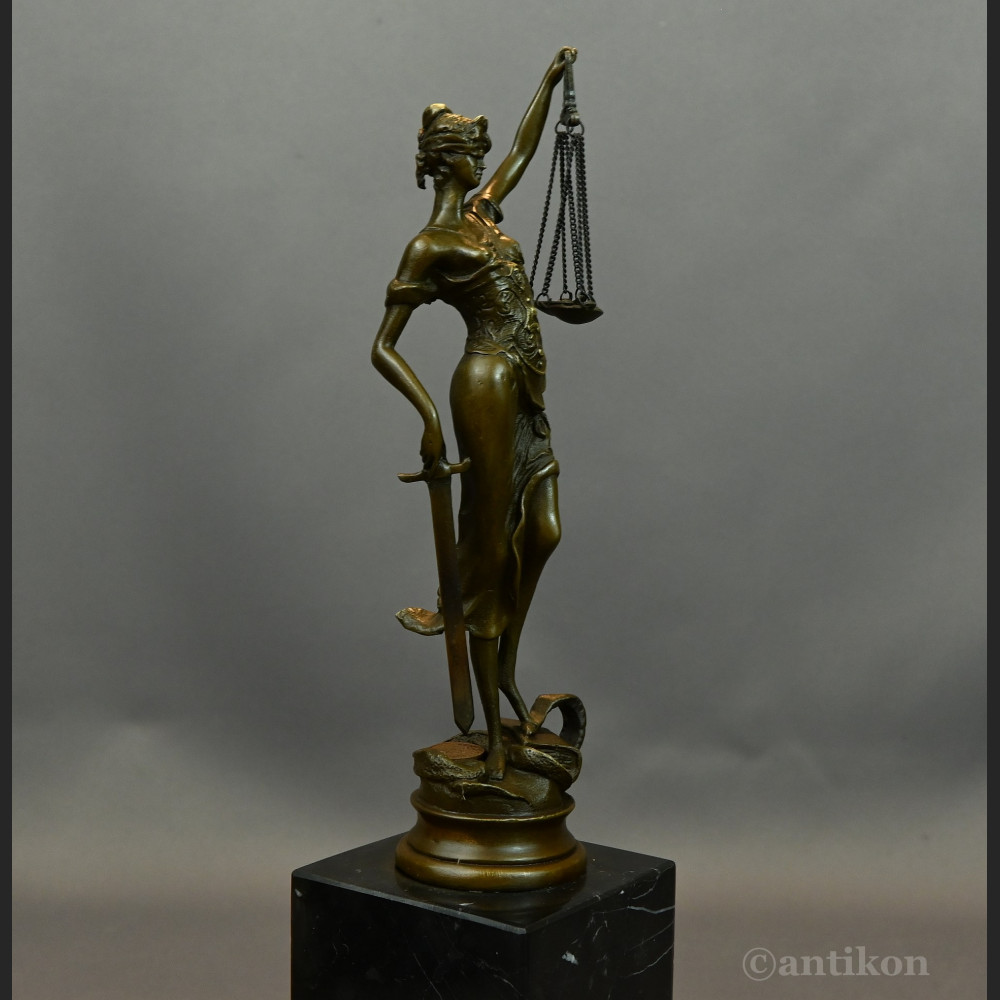 Temida rzeźba prezent dla prawnika Temida rzeźba prezent dla prawnika