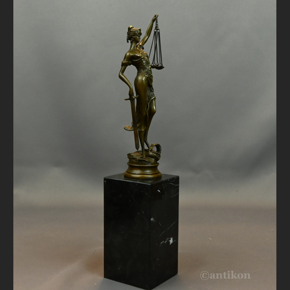 Temida rzeźba prezent dla prawnika Temida rzeźba prezent dla prawnika