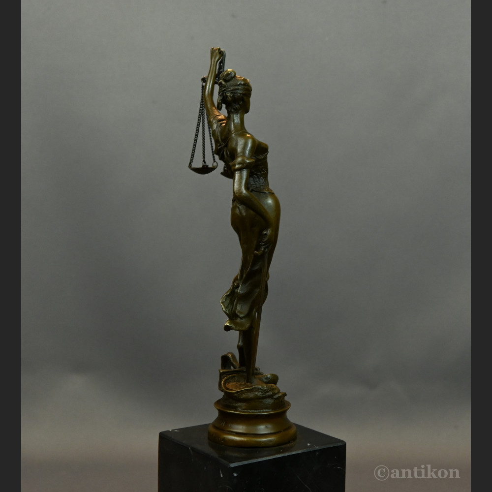 Temida rzeźba prezent dla prawnika Temida rzeźba prezent dla prawnika