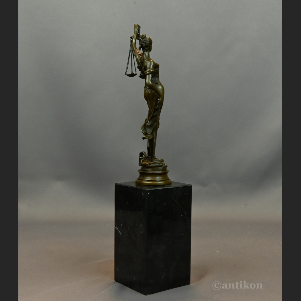 Temida rzeźba prezent dla prawnika Temida rzeźba prezent dla prawnika