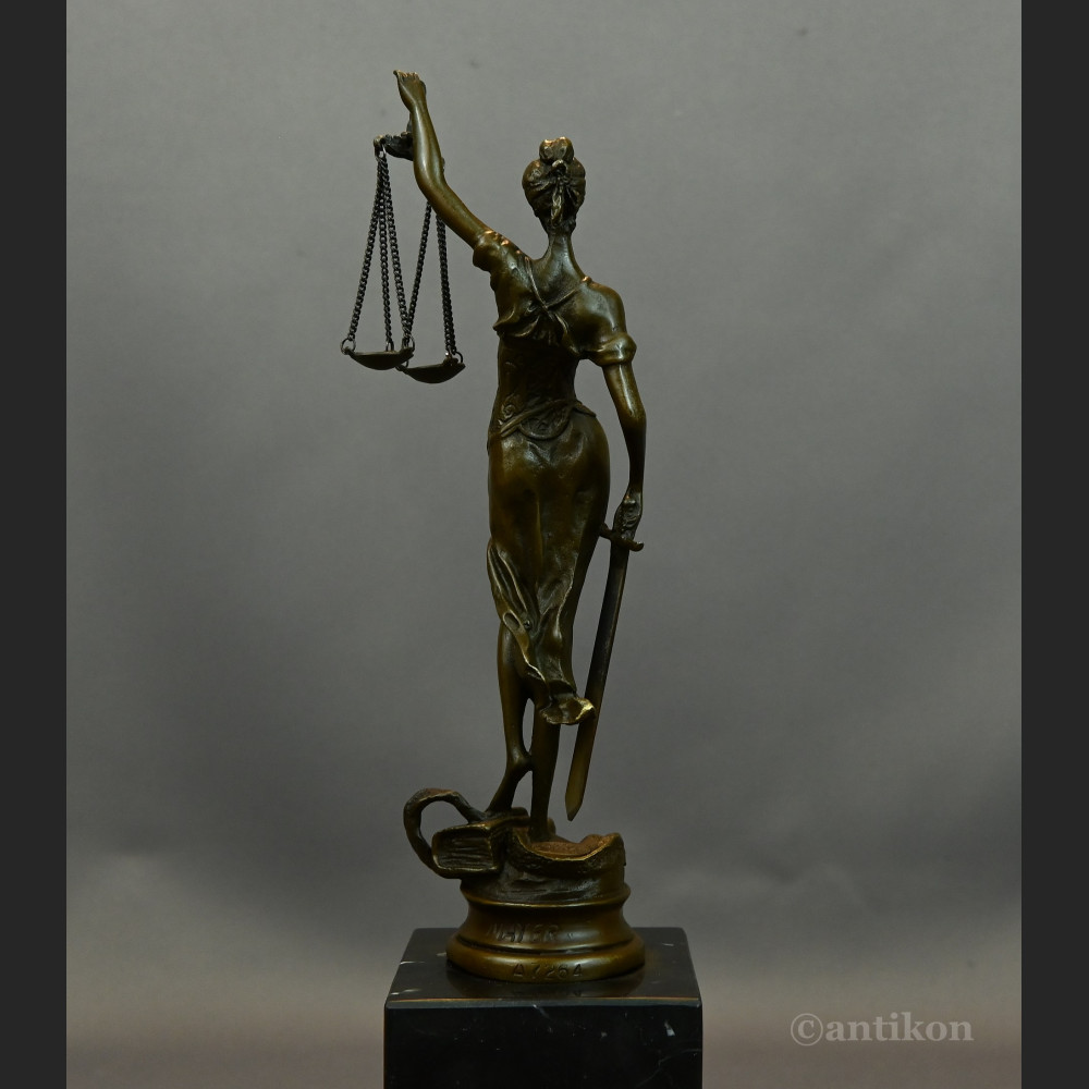 Temida rzeźba prezent dla prawnika Temida rzeźba prezent dla prawnika
