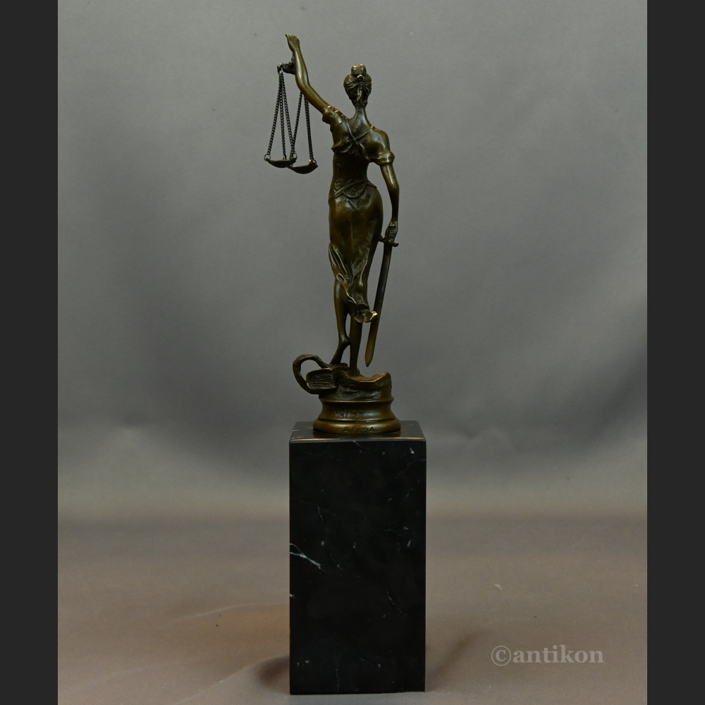 Temida rzeźba prezent dla prawnika Temida rzeźba prezent dla prawnika