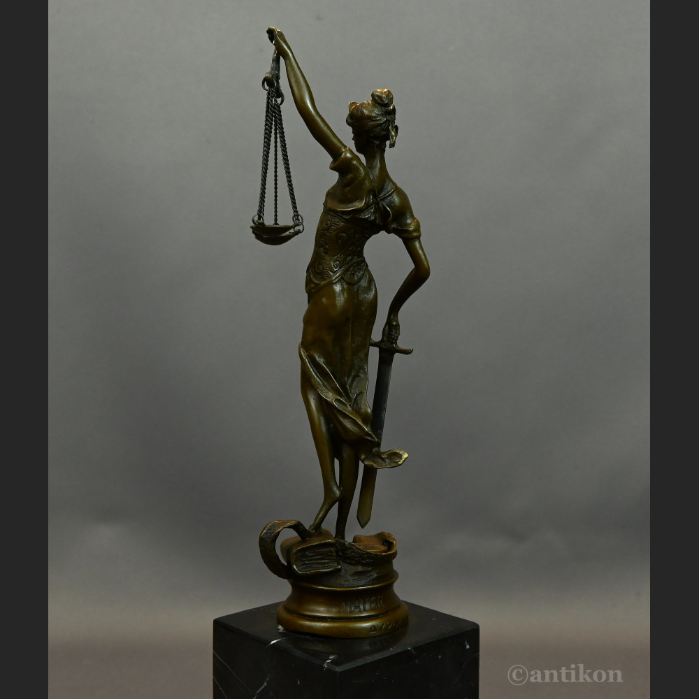 Temida rzeźba prezent dla prawnika Temida rzeźba prezent dla prawnika