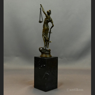 Temida rzeźba prezent dla prawnika Temida rzeźba prezent dla prawnika