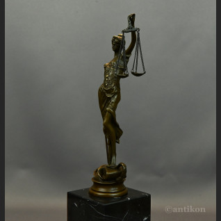Temida rzeźba prezent dla prawnika Temida rzeźba prezent dla prawnika