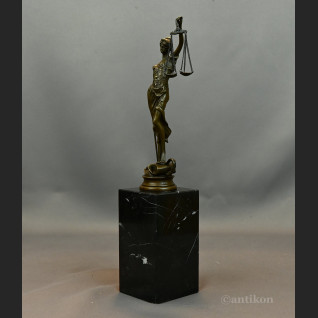 Temida rzeźba prezent dla prawnika Temida rzeźba prezent dla prawnika