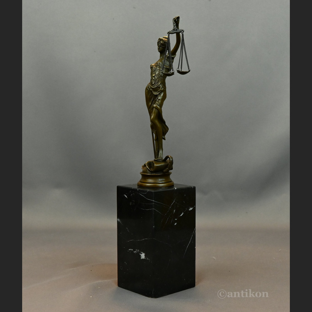 Temida rzeźba prezent dla prawnika Temida rzeźba prezent dla prawnika