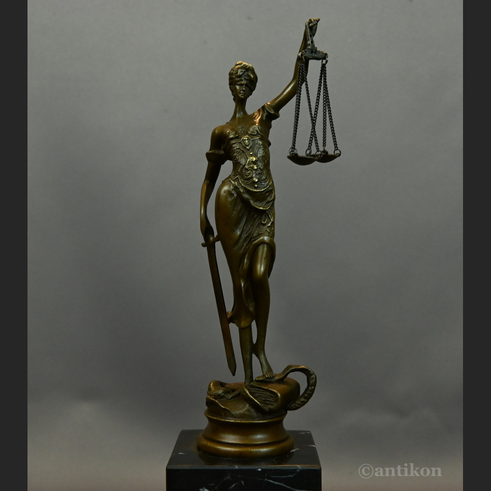 Temida rzeźba prezent dla prawnika Temida rzeźba prezent dla prawnika