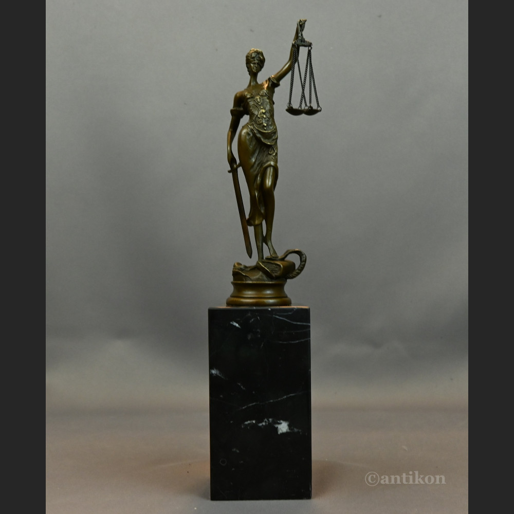 Temida rzeźba prezent dla prawnika Temida rzeźba prezent dla prawnika
