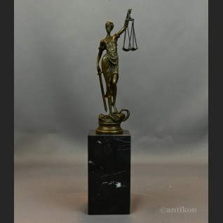 Temida rzeźba prezent dla prawnika Temida rzeźba prezent dla prawnika
