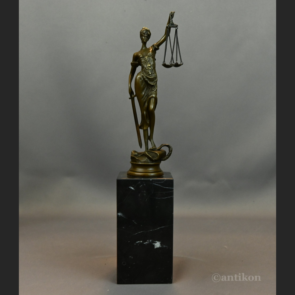 Temida rzeźba prezent dla prawnika Temida rzeźba prezent dla prawnika