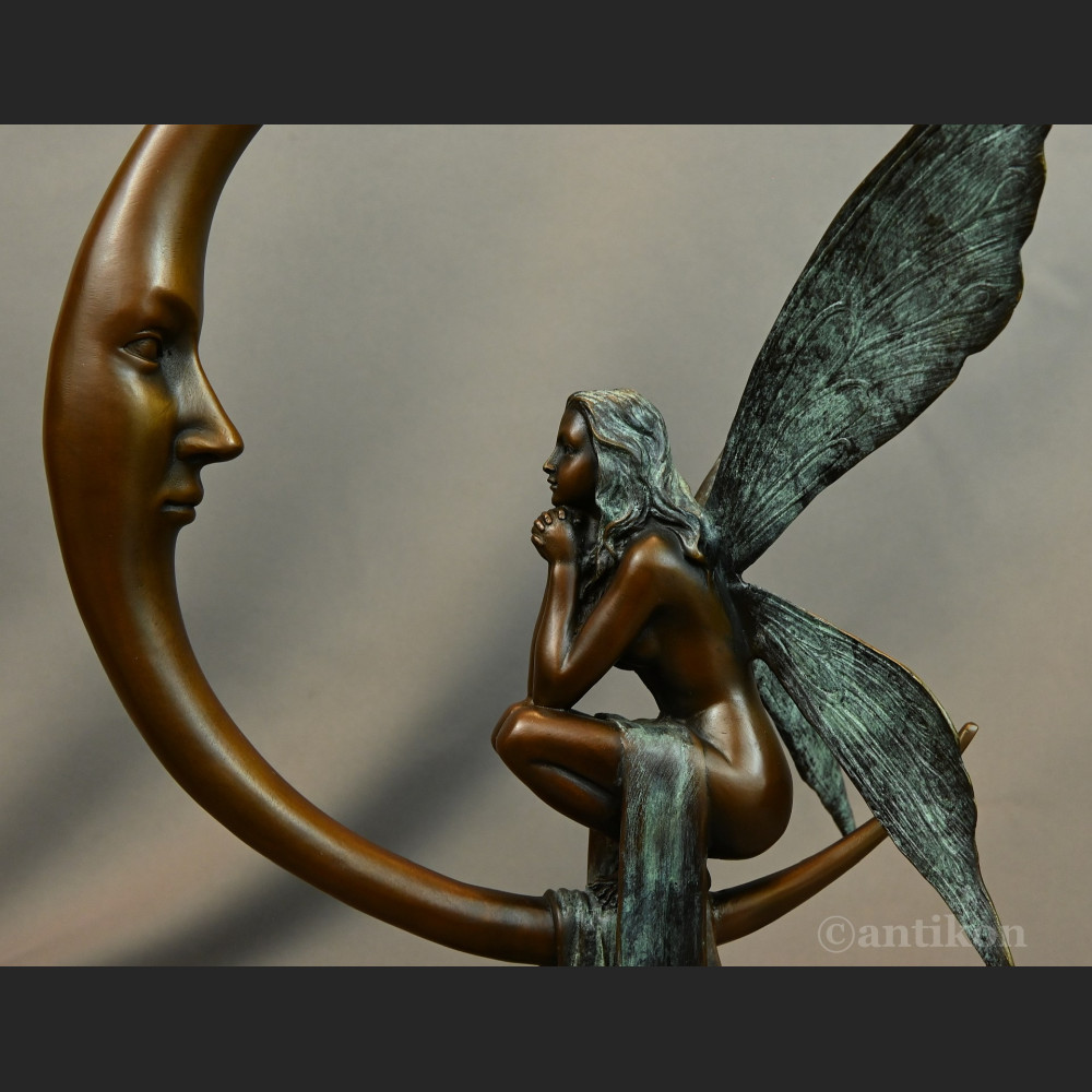 Piękny elf pokaźna figura z brązu  Piękny elf pokaźna figura z brązu