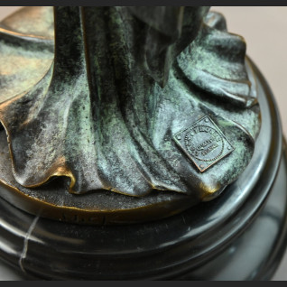 Piękny elf pokaźna figura z brązu  Piękny elf pokaźna figura z brązu