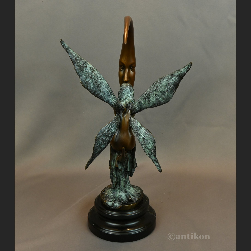 Piękny elf pokaźna figura z brązu  Piękny elf pokaźna figura z brązu