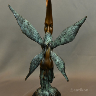 Piękny elf pokaźna figura z brązu  Piękny elf pokaźna figura z brązu