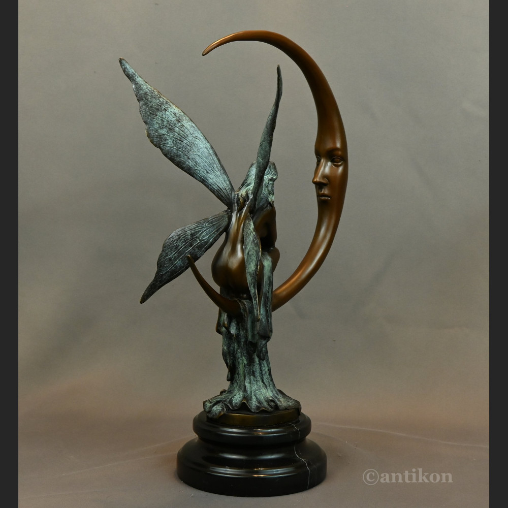 Piękny elf pokaźna figura z brązu  Piękny elf pokaźna figura z brązu