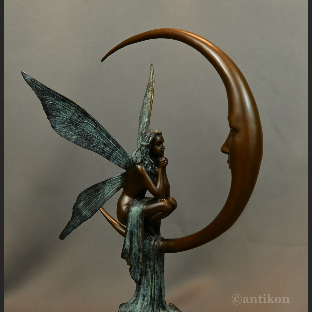 Piękny elf pokaźna figura z brązu  Piękny elf pokaźna figura z brązu