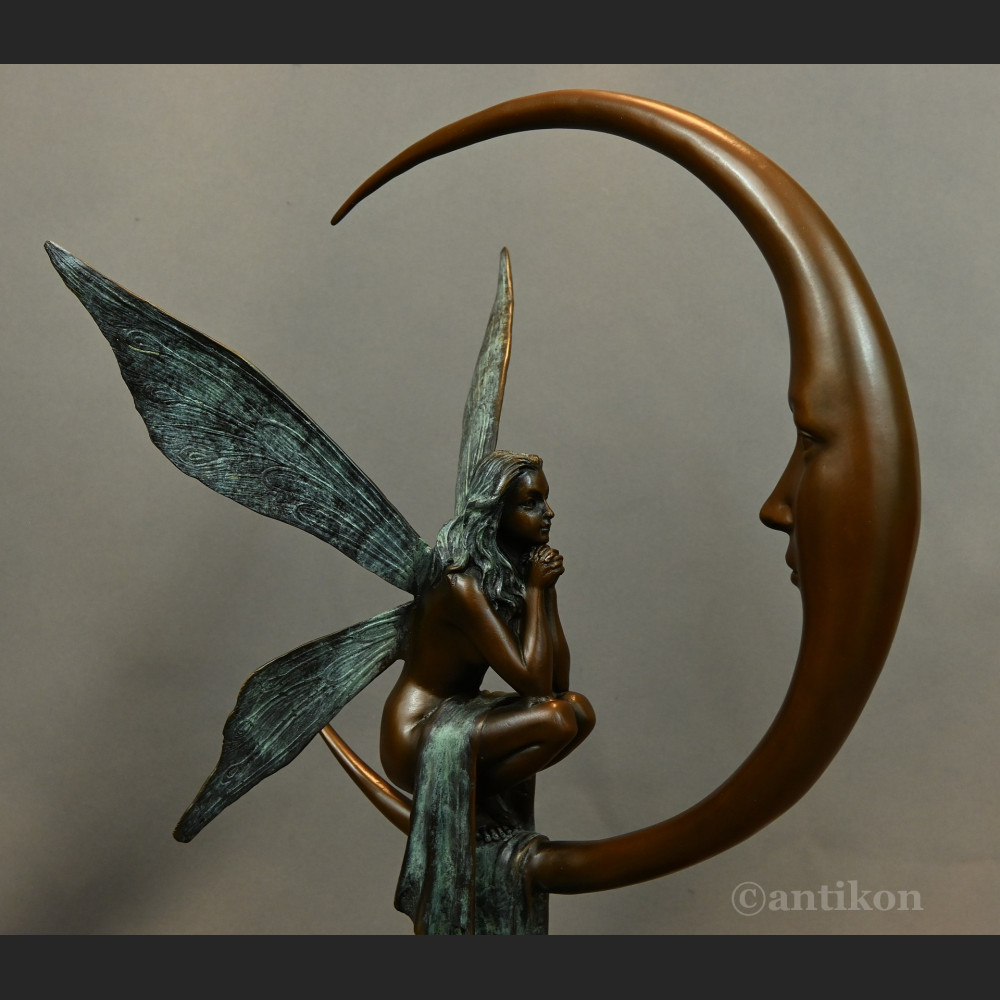 Piękny elf pokaźna figura z brązu  Piękny elf pokaźna figura z brązu