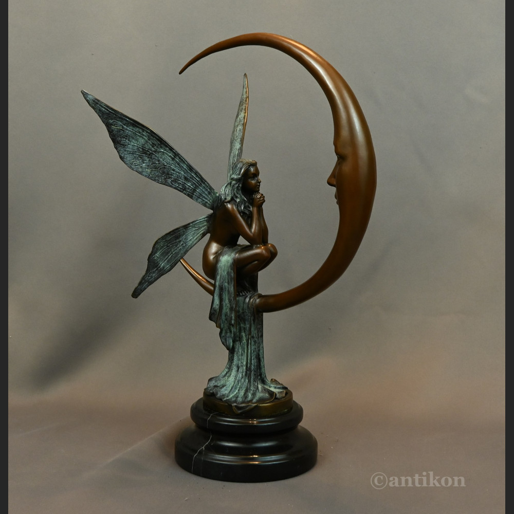 Piękny elf pokaźna figura z brązu  Piękny elf pokaźna figura z brązu