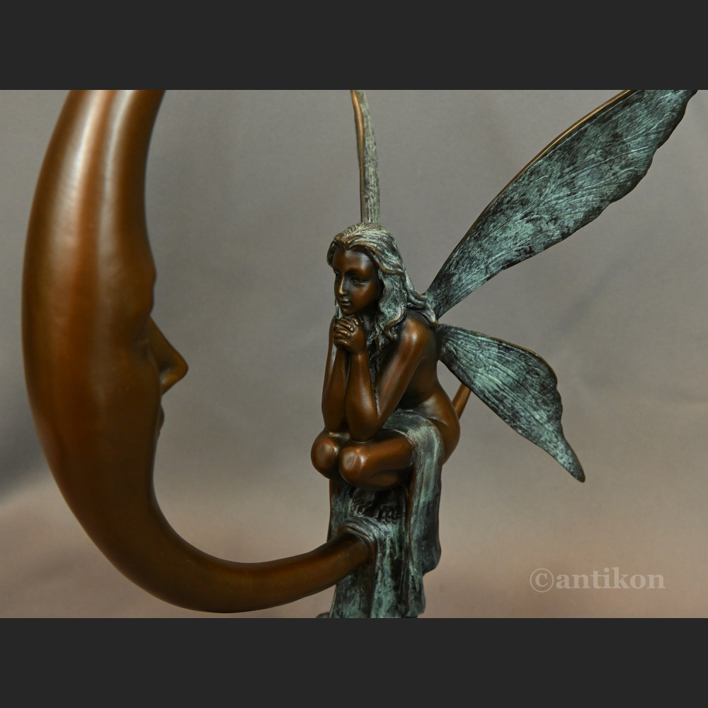 Piękny elf pokaźna figura z brązu  Piękny elf pokaźna figura z brązu