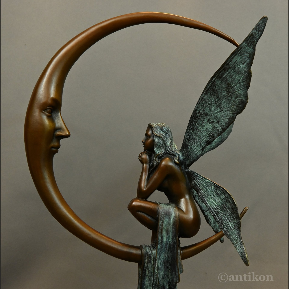 Piękny elf pokaźna figura z brązu  Piękny elf pokaźna figura z brązu