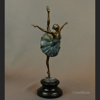 Rzeźba z brązu baletnica na prezent 