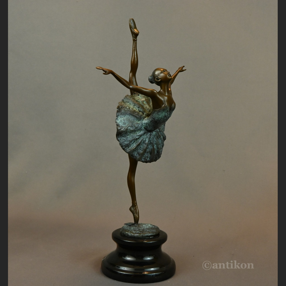 Rzeźba z brązu baletnica na prezent 