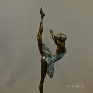 Rzeźba z brązu baletnica na prezent 