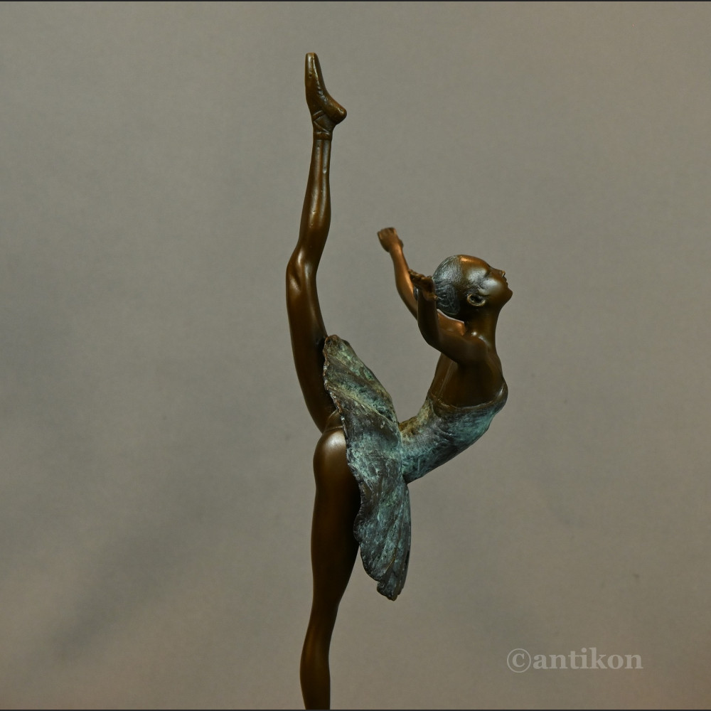 Rzeźba z brązu baletnica na prezent 