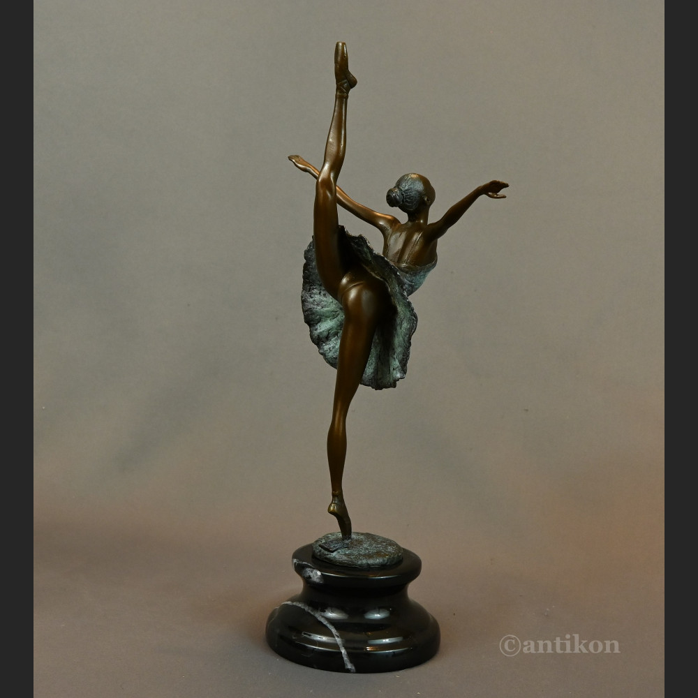 Rzeźba z brązu baletnica na prezent 