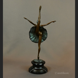 Rzeźba z brązu baletnica na prezent 