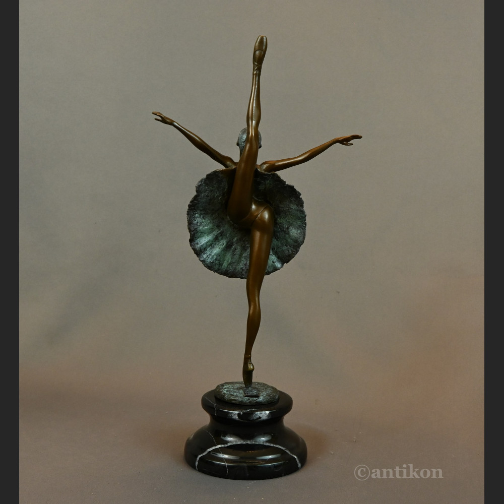 Rzeźba z brązu baletnica na prezent 