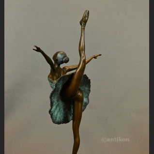 Rzeźba z brązu baletnica na prezent 
