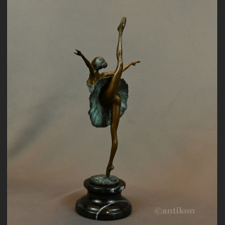 Rzeźba z brązu baletnica na prezent 