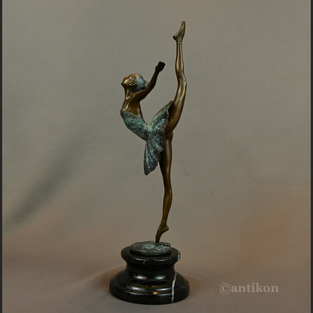 Rzeźba z brązu baletnica na prezent 