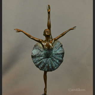 Rzeźba z brązu baletnica na prezent 